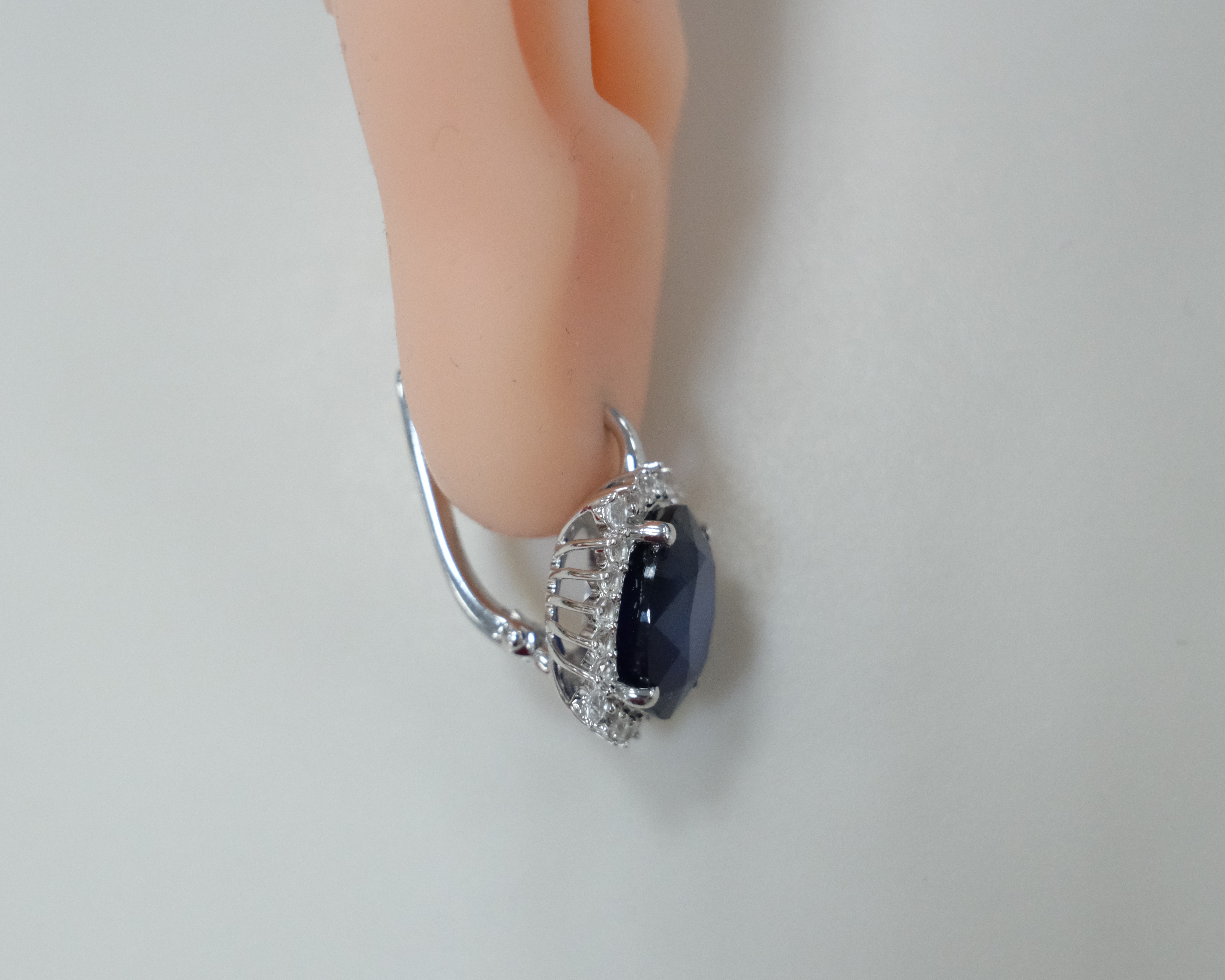 Серебряные серьги с сапфирами